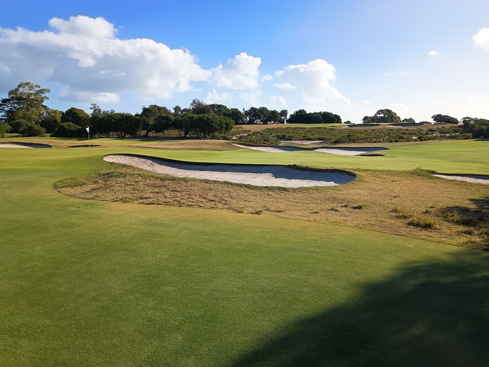 Royal Melbourne Golf Club, bunkering and firm fairway on the Melbourne Sandbelt, Australia