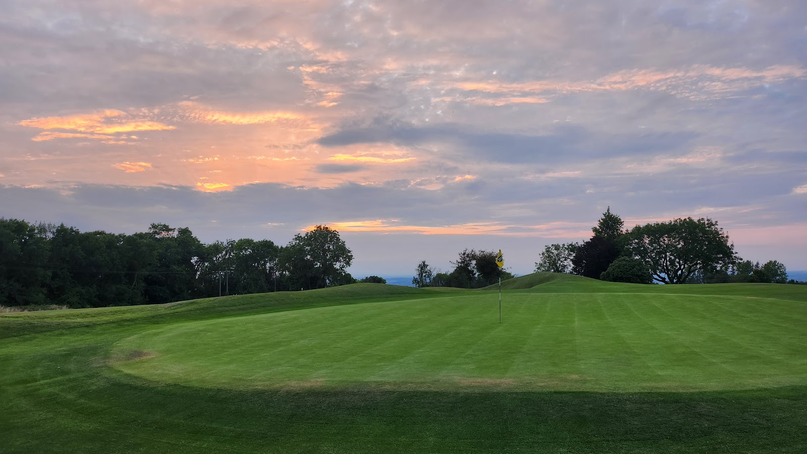 Broadway Golf Club, high on Willersey Hill in the Cotswolds