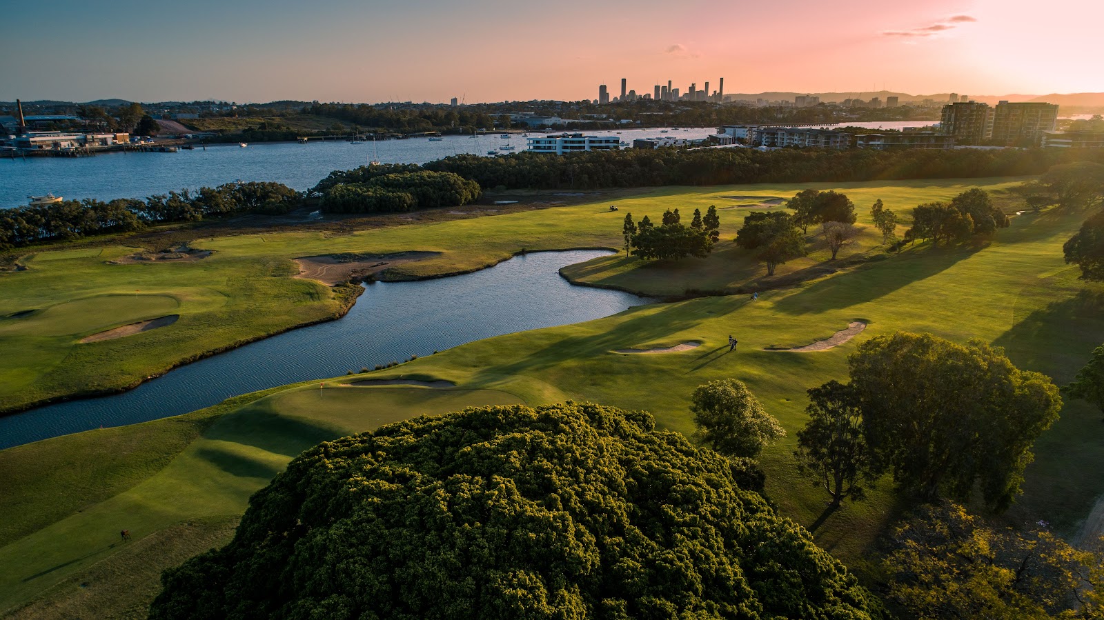 Royal Queensland Golf Club, championship fairway on the banks of the Brisbane River at Eagle Farm, Australia
