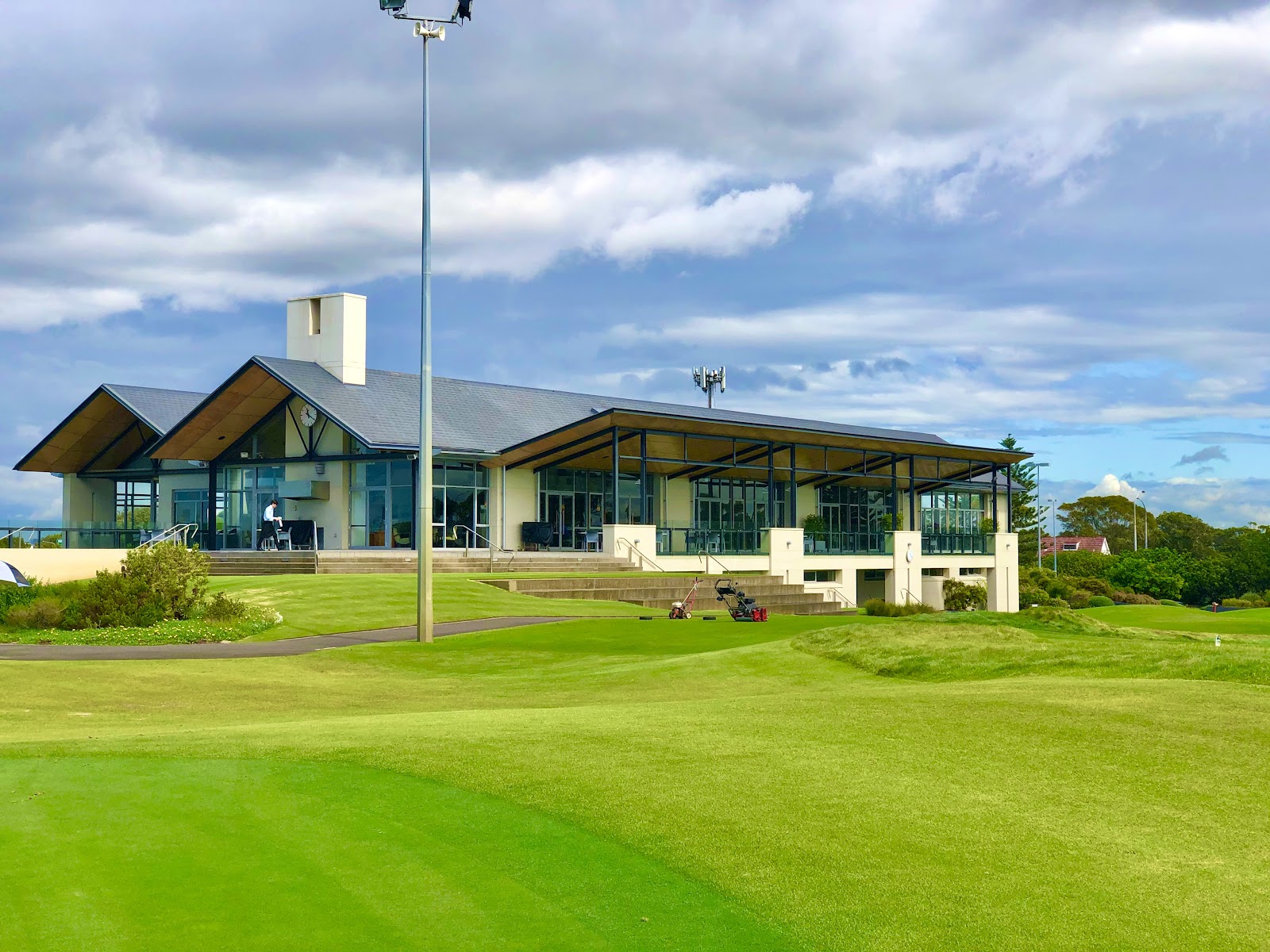 The Lakes Golf Club, sandy bunkering and firm fairways with the Sydney skyline beyond, Eastlakes, New South Wales, Australia
