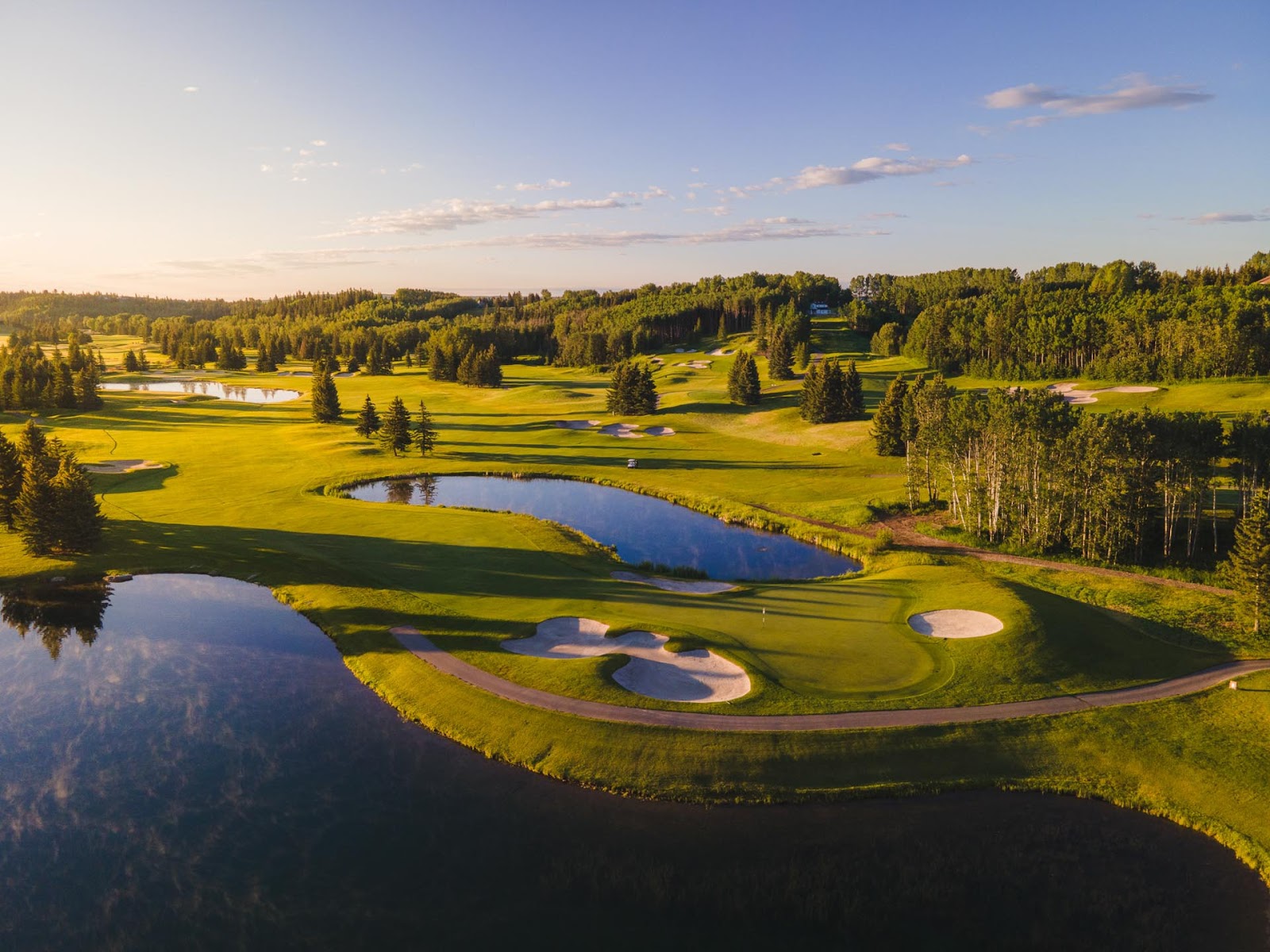 The Glencoe Golf and Country Club near Calgary, a parkland fairway along the wooded banks of the Elbow River, Alberta, Canada