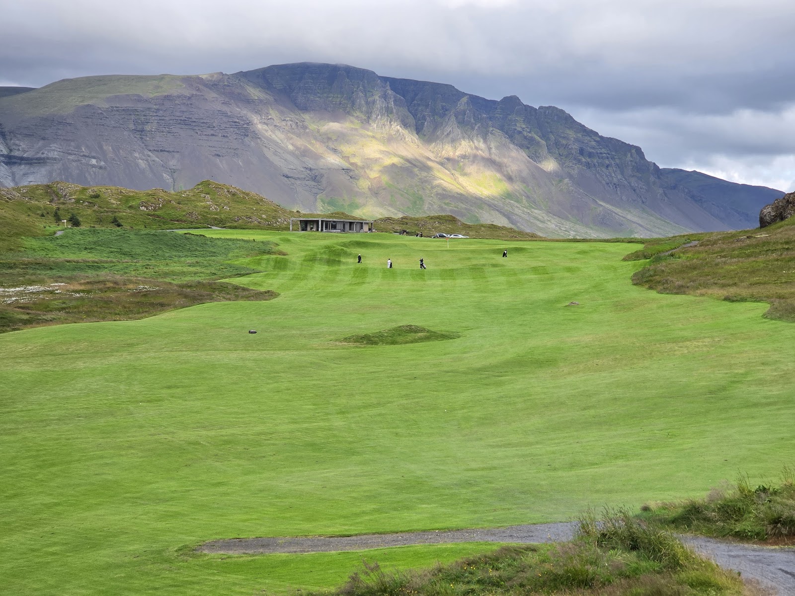 Brautarholt Golf Club, clifftop fairway above the North Atlantic north of Reykjavik, Iceland