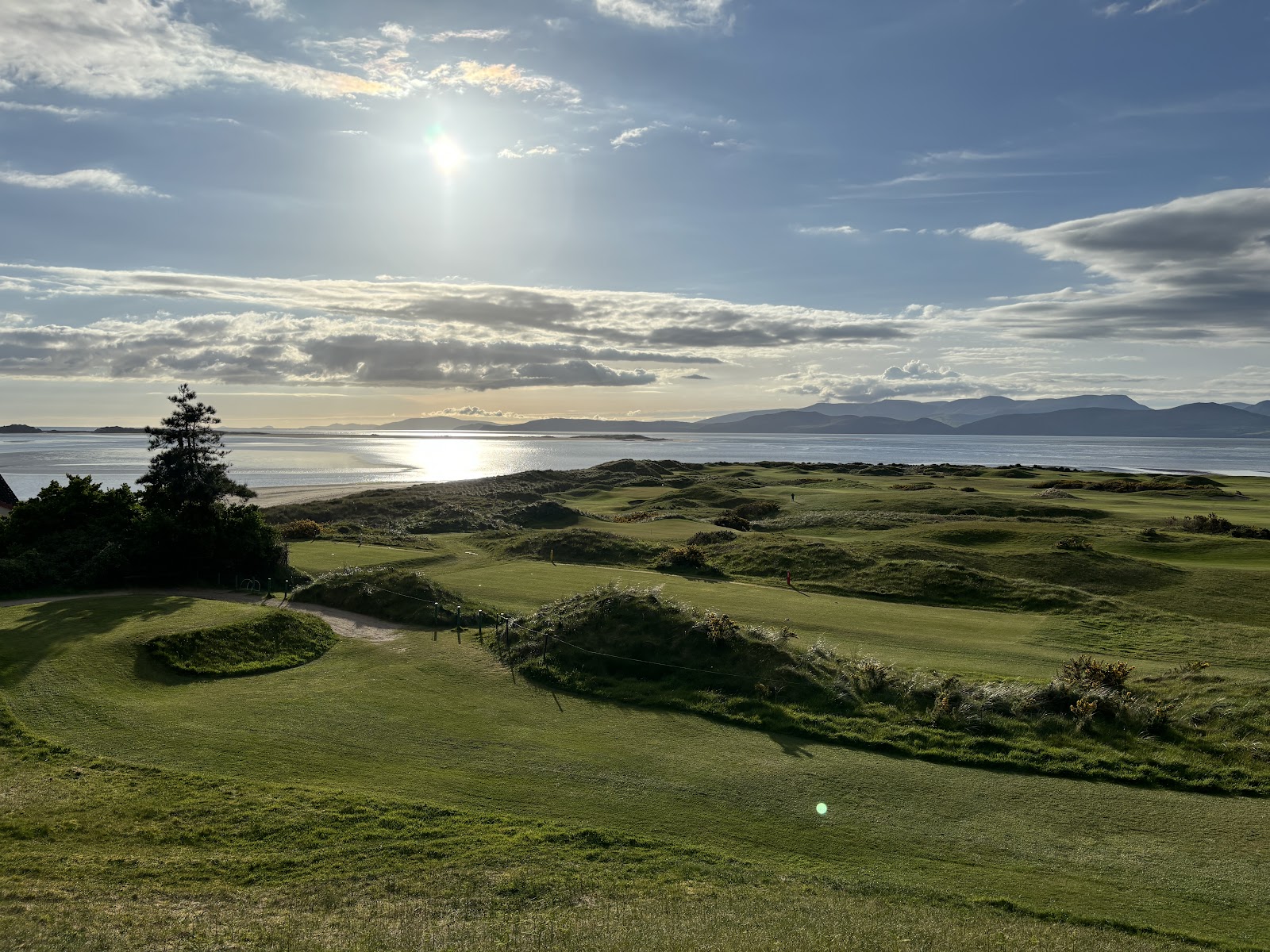 Dooks Golf Club links on Dingle Bay beneath the MacGillycuddy's Reeks, County Kerry, Ireland