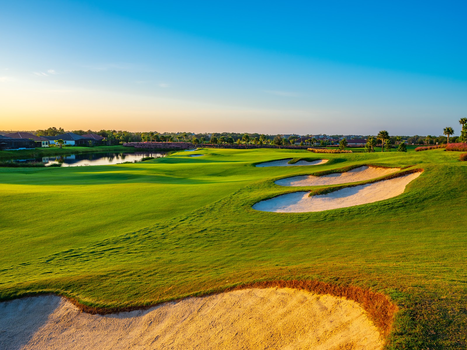 Lakewood National Golf Club, water and bunkering on the Arnold Palmer Commander Course in Lakewood Ranch, Florida