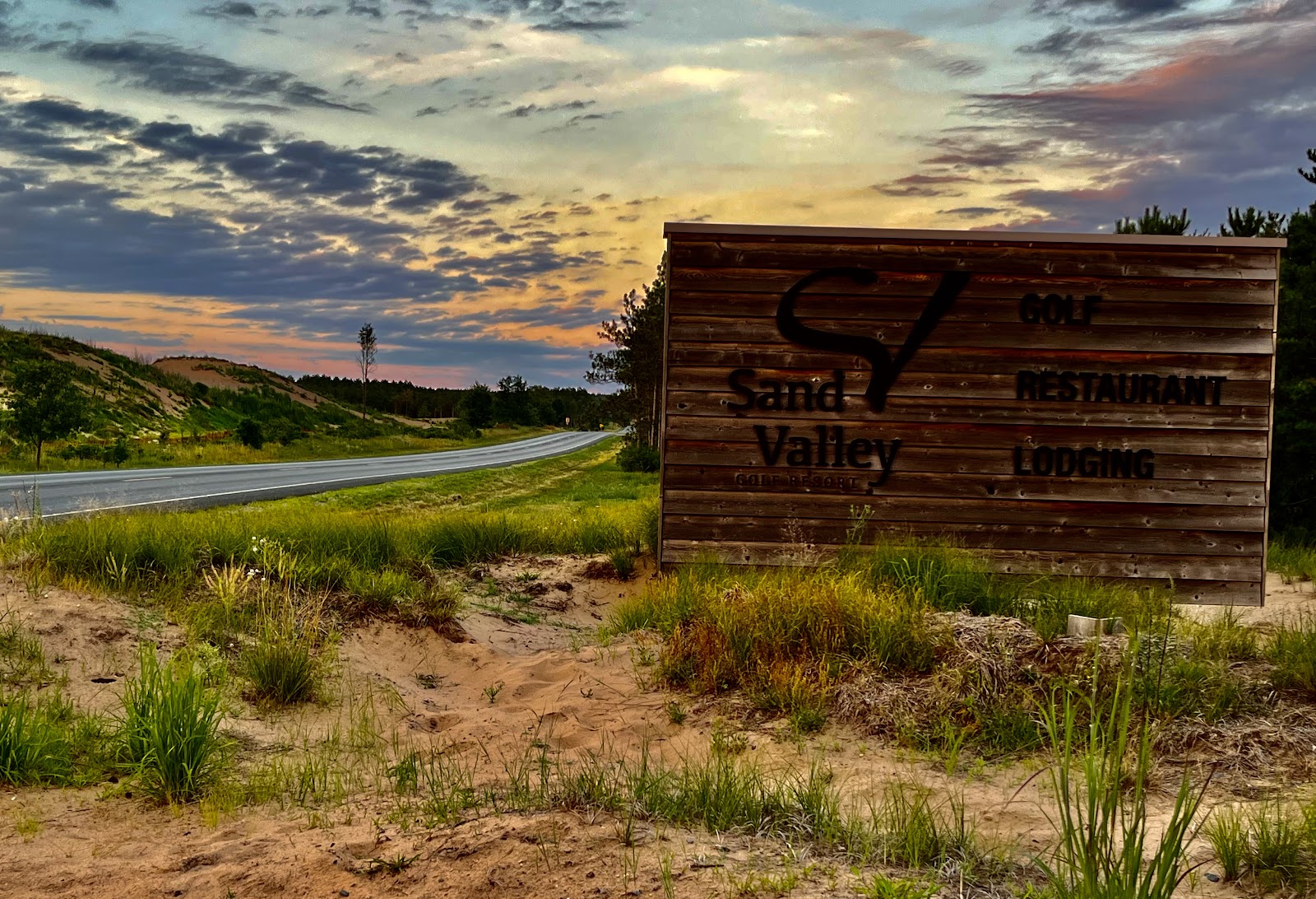 Sand Valley, a firm fescue fairway running through sandy heathland dunes in central Wisconsin