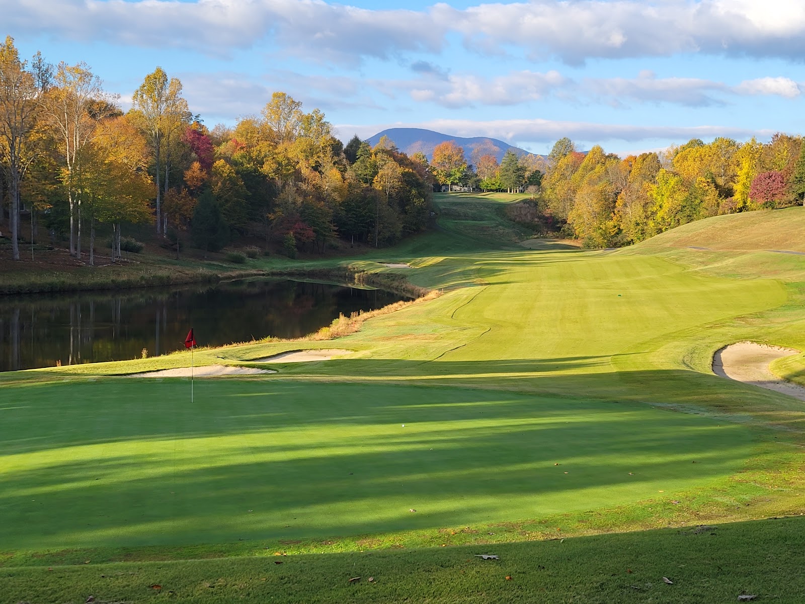 Stoney Creek at Wintergreen, Rees Jones golf course in the Rockfish Valley beneath the Blue Ridge Mountains, Virginia