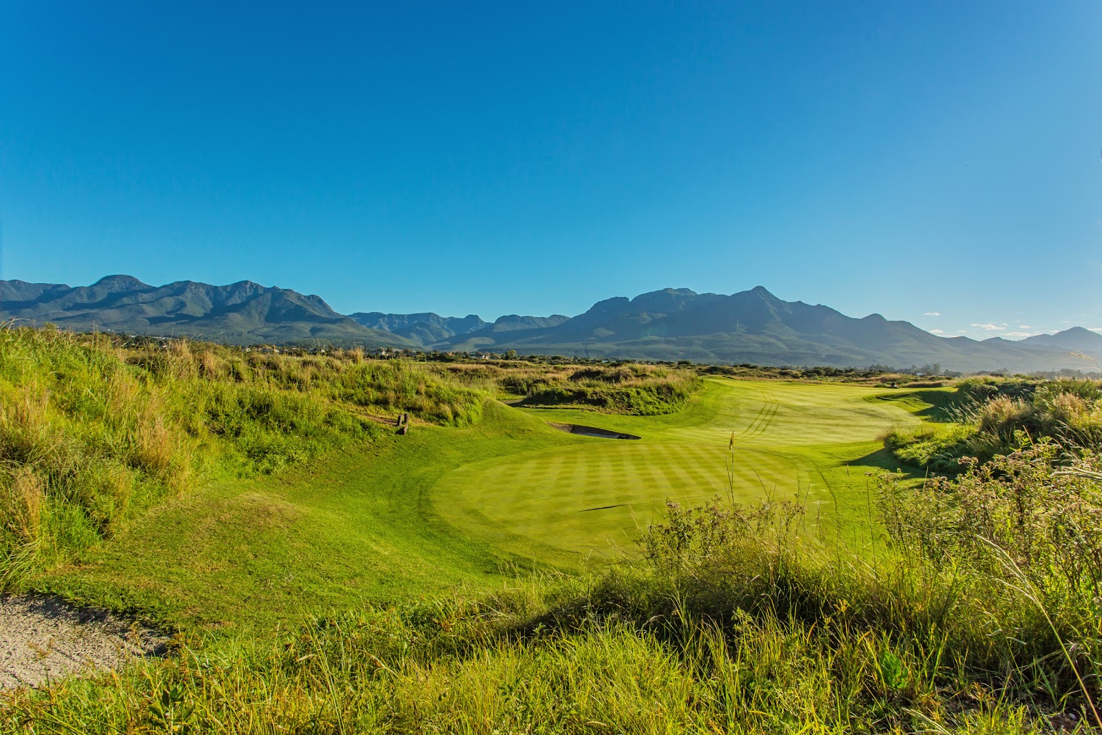 Coastal golf course in South Africa under clear skies, illustrating the best months to play golf in South Africa