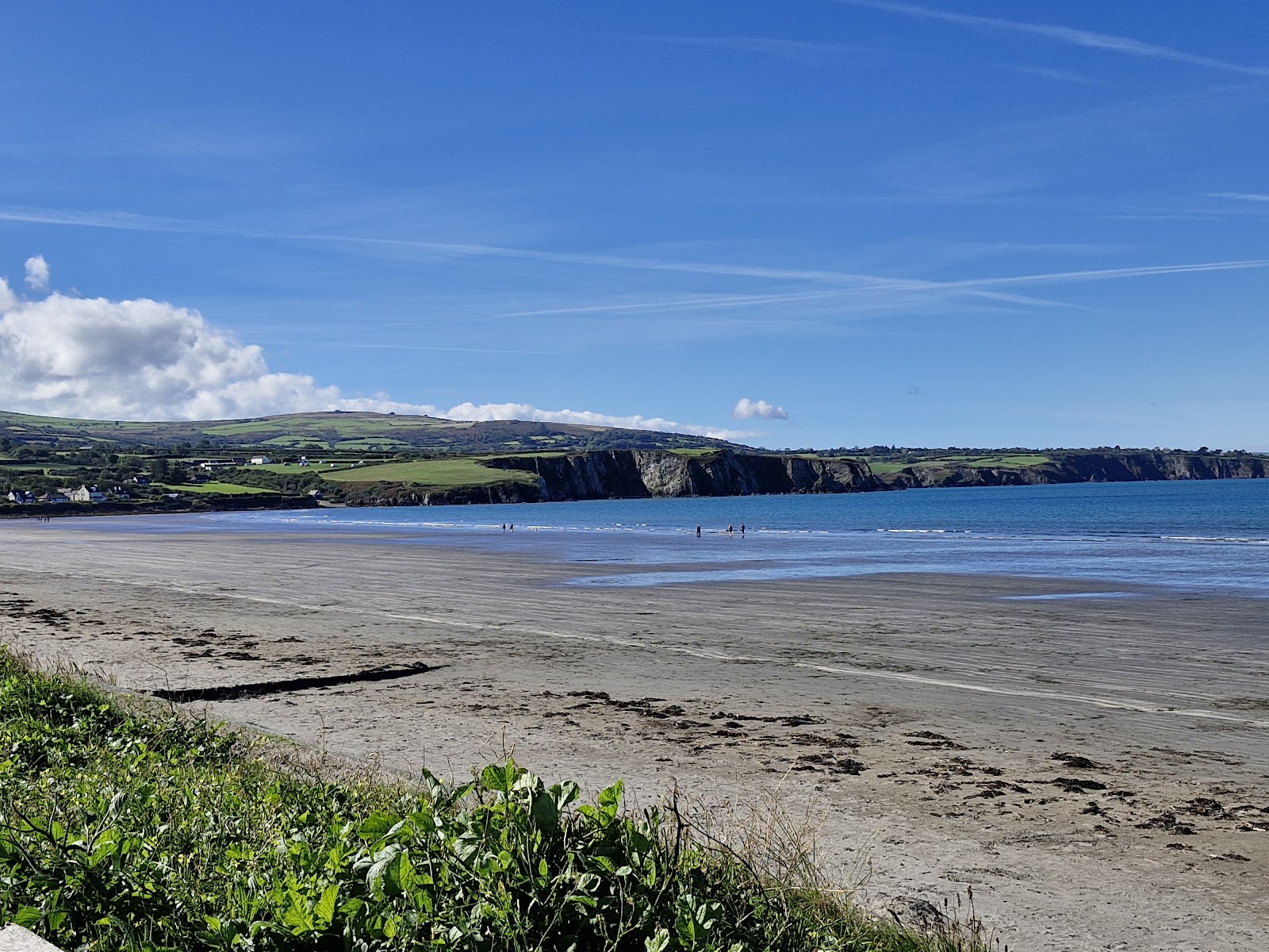 Welsh coastal links golf course, illustrating the best months to play golf in Wales